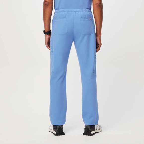 FIGS: Cairo Cargo short scrub pants - Picture 3 of 9